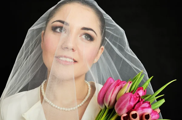 Retrato de noiva com véu — Fotografia de Stock