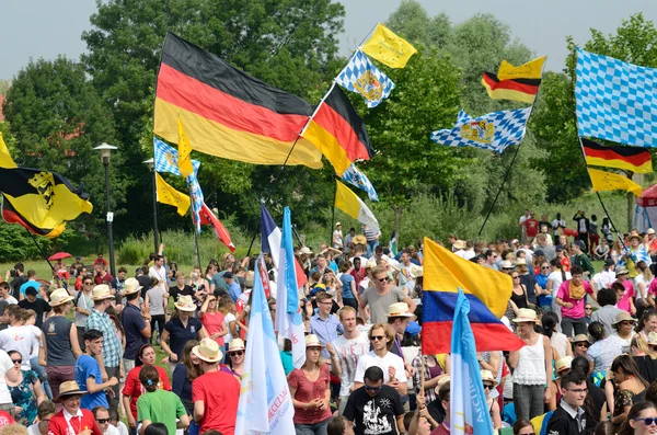 Pèlerins avec drapeaux, Journées mondiales de la Jeunesse 2016 — Photo