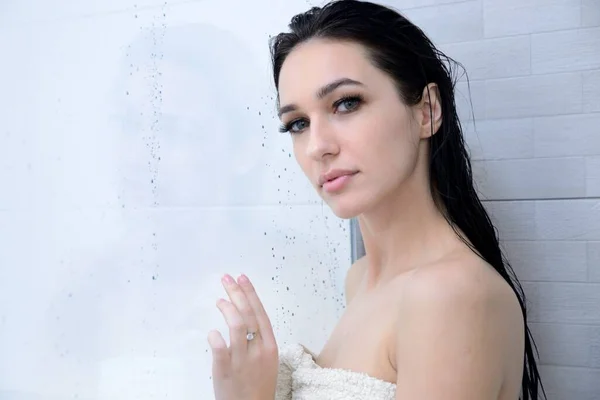 Beautiful Brunette Shower Miss Lower Silesia Poses Home Indoor Photo — Stockfoto