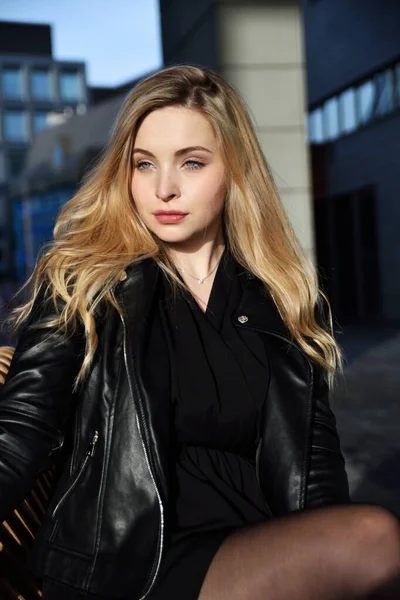Jonge Vrouw Wroclaw City Vrouwelijke Student Met Blond Haar Het — Stockfoto