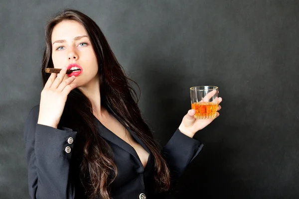 Girl with cigar and whisky — Stock Photo, Image