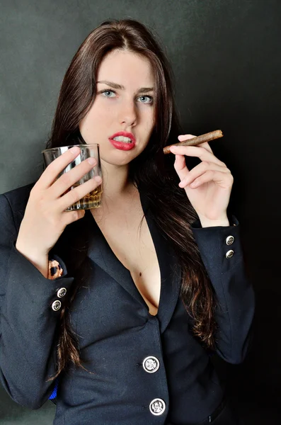 Girl with cigar and whisky — Stock Photo, Image