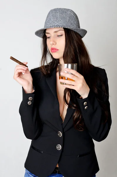 Young girl with drink and cigar — Stock Photo, Image