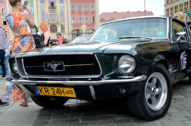 Ford Mustang yarışı