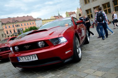 Ford Mustang yarışı