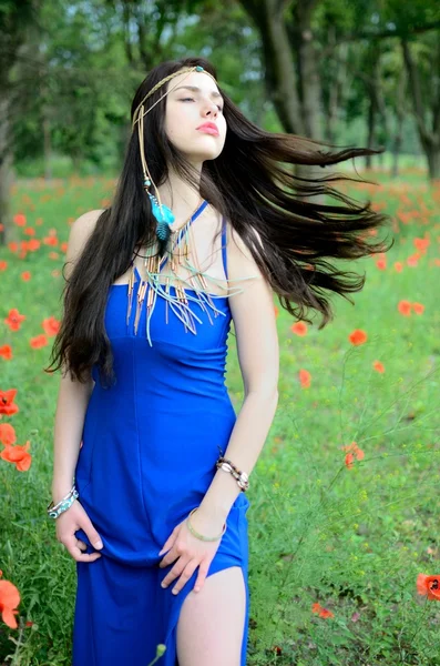 Menina com vestido azul — Fotografia de Stock