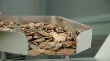 bir bankada para sayaçları