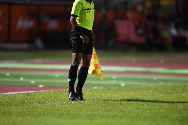 Bangkok-Tayland-19Eylül 2020-Cemaat Hakem Örgütü, Rchaburi Mitr pol FC 'ye karşı Boonyachinda Stadyumu' nda 2020 Polis Tero FC 'si arasında eylem halindedir.