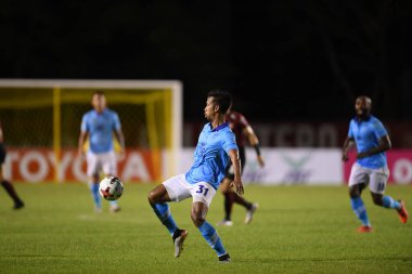 Bangkok-Tayland-19Eylül-2020-Pathomchai Suasakul # 31 Ratchaburi Mitr Pol fc oyuncusu 2020 'de Boonyachinda Stadyumu' ndaki ratchaburi mitr pol fc 'ye karşı polis tero fc' si arasında eylem halinde.