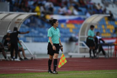 Chonburi-Tayland-19aug2019: Tayland Beden Eğitimi Enstitüsü 'nde 9-0 Timor leste AFF sırasında hakem yardımcısı olarak görev yapan Truong thi le trinh fifa, Tayland