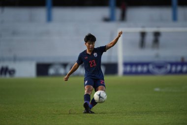 Chonburi-Tayland-19aug2019: Tayland Beden Eğitimi Enstitüsü 'nde 9-0 Timor leste AFF sırasında Tayland' ın 23 numaralı Phonphirun philawan oyuncusu iş başında