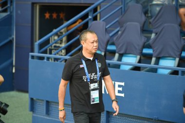 Buriram, Tayland-Mar13,2019: Buriram Stadyumu 'nda Jeonbuk Hyundai' ye karşı defin işlemi sırasında birleştirilen Newin chidchob başkanı