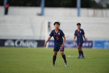 Chonburi-Tayland-19aug2019: Tayland Beden Eğitimi Enstitüsü 'nde 9-0 Timor leste AFF sırasında Tayland' ın 15 numaralı oyuncusu iş başında