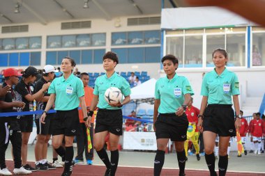 Chonburi-Tayland-19aug2019: Tayland ve 9-0 Timor lestleri arasında Tayland Beden Eğitimi Enstitüsü, Tayland 'da AFF sırasında hakemlik görevi