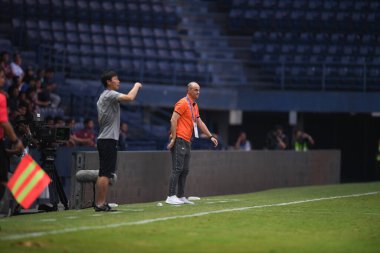 Buriram, Tayland-Mart 13. 2019: Buriram Stadyumu 'nda Jeonbuk Hyundai' ye karşı defin rampası arasında AFC2019 'da görev yapan Bozidar bundoviç baş antrenörü