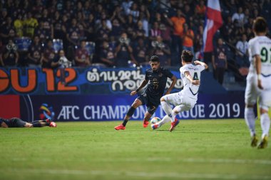 Buriram, Tayland-Mar13,2019: Pedro bispo küçük defin oyuncusu AFC2019 sırasında Jeonbuk hyundai 'ye karşı defin rampası arasında çarpışma halinde birleşti.