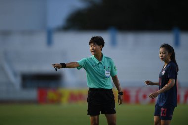 Chonburi-Thailand-19aug2019: Tayland Beden Eğitimi Enstitüsü 'nde 9-0 Timor leste AFF sırasında Cong thi gübre hakemi fifa görev başında