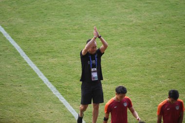 Buriram, Tayland-Mar13,2019: Buriram Stadyumu 'nda Jeonbuk Hyundai' ye karşı defin işlemi sırasında birleştirilen Newin chidchob başkanı