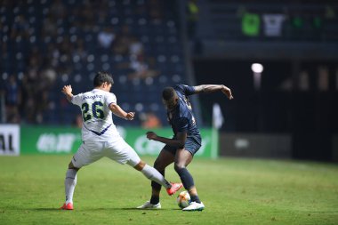 Buriram, Tayland-Mar13,2019: Modibo maiga gömme makinesi AFC2019 sırasında Jeonbuk hyundai 'ye karşı defin rampası arasında çarpışma halinde birleşti.