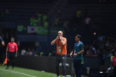 Buriram, Tayland-Mart 13. 2019: Buriram Stadyumu 'nda Jeonbuk Hyundai' ye karşı defin rampası arasında AFC2019 'da görev yapan Bozidar bundoviç baş antrenörü
