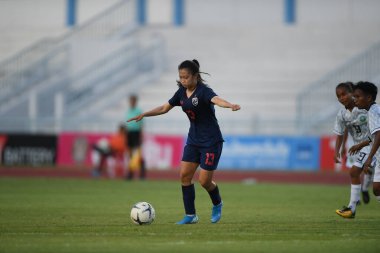Chonburi-Tayland-19aug2019: Tayland Beden Eğitimi Enstitüsü 'nde 9-0 Timor lestesi arasında Tayland' ın 13 numaralı oyuncusu Tayland 'da faaliyet gösteriyor