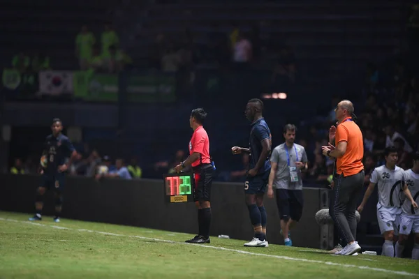 Buriram Таїланд Mar13 2019 Assistant Referee Holding Substitution Board Afc2019 — стокове фото