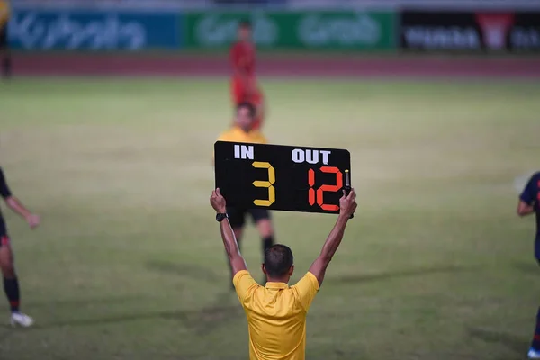 Assistant Referee Hold Substitution Board — Stock Photo, Image