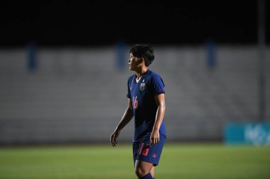 Bangkok-Tayland-17 Ağustos 2019: Tayland Beden Eğitimi Enstitüsü Chonburi, Tayland AFF 8-0 Singapur 'da 16 numaralı Khwanrudi saengchan eylemde