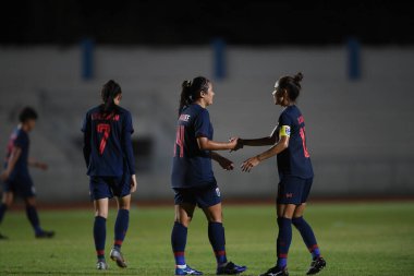 Bangkok-Tayland-17 Ağustos 2019: Tayland Beden Eğitimi Enstitüsü Chonburi, Tayland 'da AFF ve 8-0 Singapur arasında görev yapan 14 numaralı Tayland oyuncusu Irravadee Makris