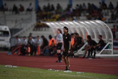 Bangkok-Tayland-17 Ağustos 2019: Tayland Beden Eğitimi Enstitüsü Chonburi, Tayland 8-0 Singapur arasındaki AFF sırasında Singapur 'un Nur izyani noorghani yöneticisi görev başında