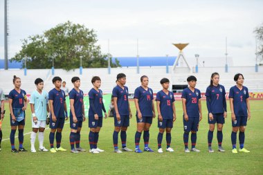 Bangkok-Tayland-17 Ağustos 2019: Tayland Beden Eğitimi Enstitüsü Chonburi, Tayland 'daki AFF 8-0 Singapur arasında görev yapan Tayland oyuncusu