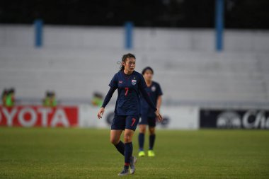 Bangkok-Tayland-17 Ağustos 2019: Tayland Beden Eğitimi Enstitüsü Chonburi 'de AFF ve 8-0 Singapur arasında Tayland' da 7 numaralı Silawan intamee oyuncusu