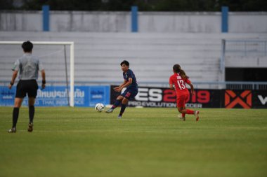 Bangkok-Tayland-17 Ağustos 2019: Tayland Beden Eğitimi Enstitüsü Chonburi, Tayland AFF 8-0 Singapur arasında 20 numaralı Wilaiporn boothduang # 20 oyuncusunun harekâtı