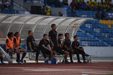Bangkok-Tayland-17 Ağustos 2019: Tayland Beden Eğitimi Enstitüsü 'nde Tayland ve 8-0 Singapur arasındaki AFF operasyonunda personel antrenörü, Tayland