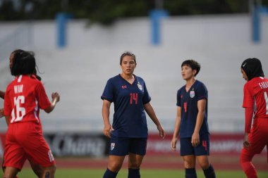 Bangkok-Tayland-17 Ağustos 2019: Tayland Beden Eğitimi Enstitüsü Chonburi, Tayland 'da AFF ve 8-0 Singapur arasında görev yapan 14 numaralı Tayland oyuncusu Irravadee Makris