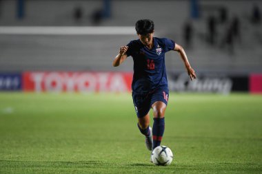 Bangkok-Tayland-17 Ağustos 2019: Tayland Beden Eğitimi Enstitüsü Chonburi, Tayland AFF 8-0 Singapur 'da 16 numaralı Khwanrudi saengchan eylemde