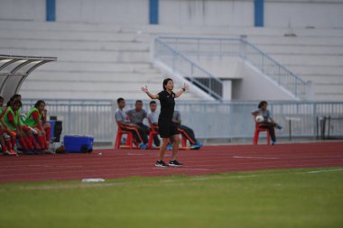Bangkok-Tayland-17 Ağustos 2019: Tayland Beden Eğitimi Enstitüsü Chonburi, Tayland 8-0 Singapur arasındaki AFF sırasında Singapur 'un Nur izyani noorghani yöneticisi görev başında