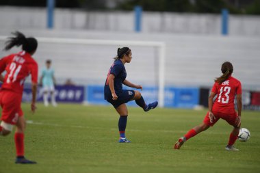 Bangkok-Tayland-17 Ağustos 2019: Tayland Beden Eğitimi Enstitüsü Chonburi, Tayland 'da AFF ve 8-0 Singapur arasında görev yapan 14 numaralı Tayland oyuncusu Irravadee Makris