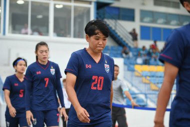 Bangkok-Tayland-17 Ağustos 2019: Tayland Beden Eğitimi Enstitüsü Chonburi, Tayland AFF 8-0 Singapur arasında 20 numaralı Wilaiporn boothduang # 20 oyuncusunun harekâtı