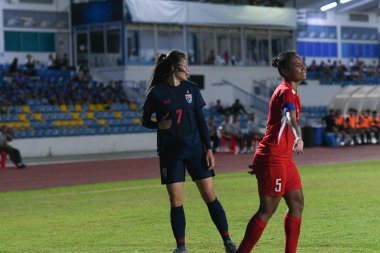 Bangkok-Tayland-17 Ağustos 2019: Tayland Beden Eğitimi Enstitüsü Chonburi 'de AFF ve 8-0 Singapur arasında Tayland' da 7 numaralı Silawan intamee oyuncusu