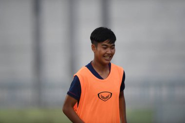 Bangkok-Tayland-17 Ağustos 2019: Tayland Beden Eğitimi Enstitüsü Chonburi, Tayland 'daki AFF 8-0 Singapur arasında görev yapan Tayland oyuncusu