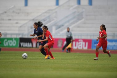 Bangkok-Tayland-17 Ağustos 2019: Tayland Beden Eğitimi Enstitüsü Chonburi, Tayland 'da AFF ve 8-0 Singapur arasında görev yapan 14 numaralı Tayland oyuncusu Irravadee Makris
