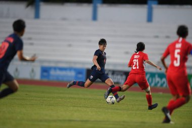 Bangkok-Tayland-17 Ağustos 2019: Duangnapa sritala # 4 Tayland futbolcusu Tayland Beden Eğitimi Enstitüsü 'ndeki AFF 8-0 Singapur, Tayland