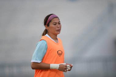 Bangkok-Tayland-17 Ağustos 2019: Tayland Beden Eğitimi Enstitüsü, Tayland 8-0 Singapur AFF sırasında hakemlik görevini sürdürüyor