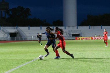 Bangkok-Tayland-17 Ağustos 2019: Tayland Beden Eğitimi Enstitüsü Chonburi 'de AFF ve 8-0 Singapur arasında Tayland' da 7 numaralı Silawan intamee oyuncusu