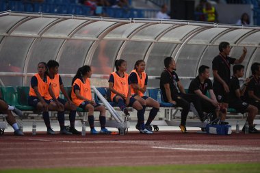 Bangkok-Tayland-17 Ağustos 2019: Tayland Beden Eğitimi Enstitüsü Chonburi, Tayland 'daki AFF 8-0 Singapur arasında görev yapan Tayland oyuncusu