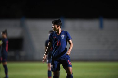 Bangkok-Tayland-17 Ağustos 2019: Tayland Beden Eğitimi Enstitüsü Chonburi, Tayland AFF 8-0 Singapur 'da 16 numaralı Khwanrudi saengchan eylemde