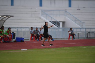 Bangkok-Tayland-17 Ağustos 2019: Tayland Beden Eğitimi Enstitüsü Chonburi, Tayland 8-0 Singapur arasındaki AFF sırasında Singapur 'un Nur izyani noorghani yöneticisi görev başında