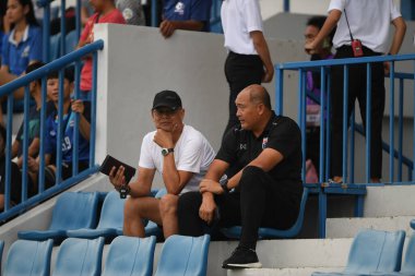 Bangkok-Tayland-17 Ağustos 2019: Tayland Beden Eğitimi Enstitüsü Chonburi, Tayland AFF 8-0 Singapur 'da görev yapan Arun tulwattanangkul baş antrenörü
