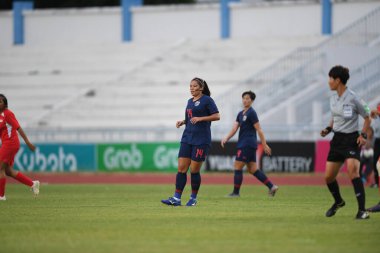 Bangkok-Tayland-17 Ağustos 2019: Tayland Beden Eğitimi Enstitüsü Chonburi, Tayland 'da AFF ve 8-0 Singapur arasında görev yapan 14 numaralı Tayland oyuncusu Irravadee Makris